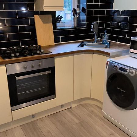 Bloxwich One Bedroom Apartment In Walsall Sleeps 4 Free Wifi By Villazu מראה חיצוני תמונה