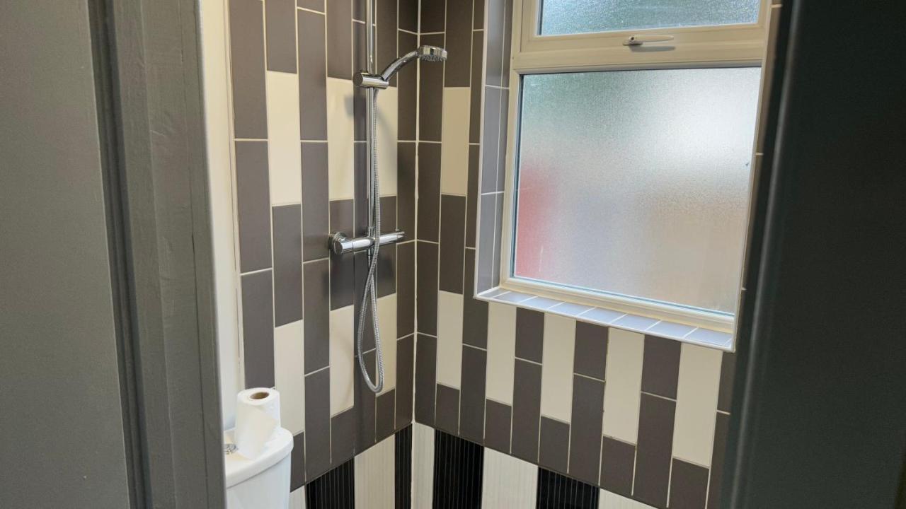 Bloxwich One Bedroom Apartment In Walsall Sleeps 4 Free Wifi By Villazu מראה חיצוני תמונה